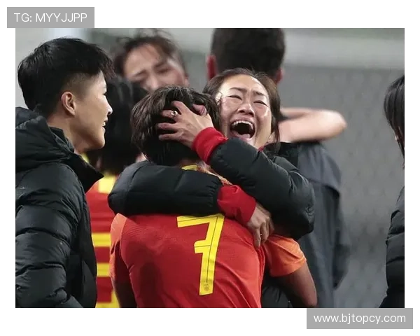 中国女足珀斯首训 唐佳丽单独训练陈巧珠缺席